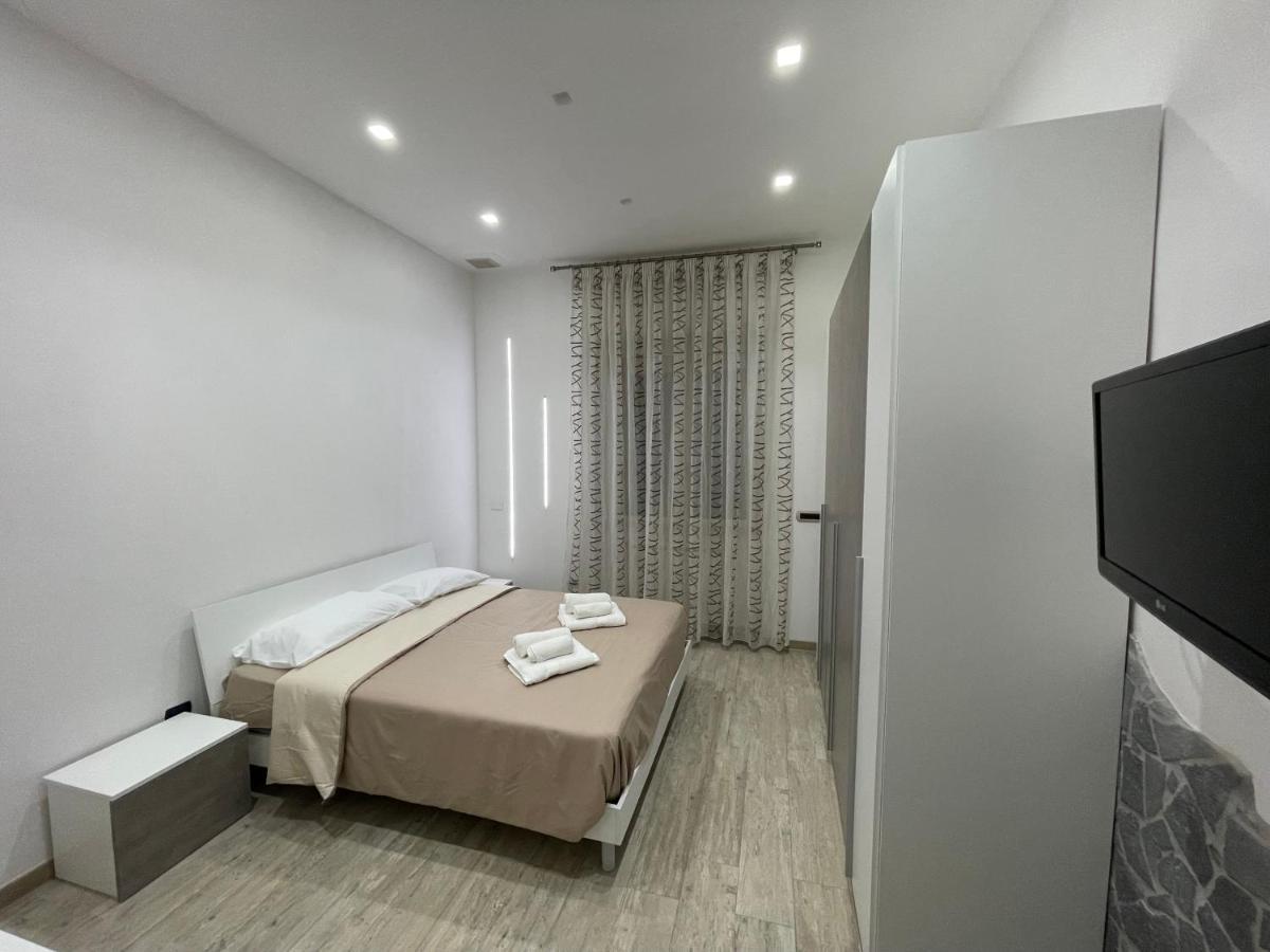B&B Airport Serenity Suites Naples Exterior photo